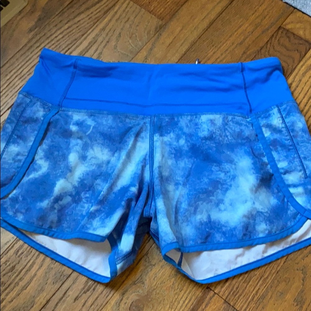 Lululemon shorts size 4 EUC!